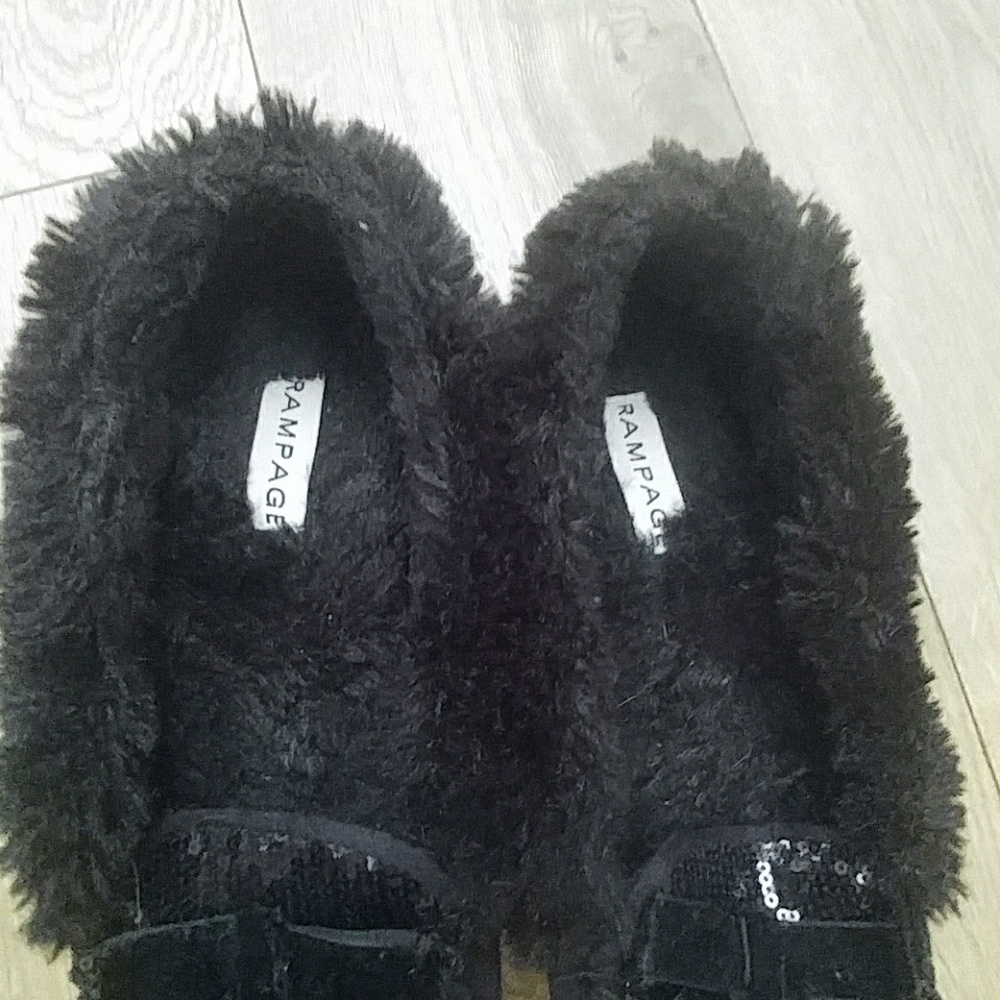 Fuzzy Slippers - Picture 4 of 4